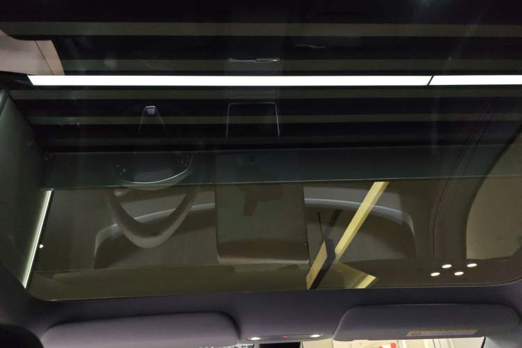 Used Tesla Model Y 2025 Long-Range All-Wheel-Drive Version
