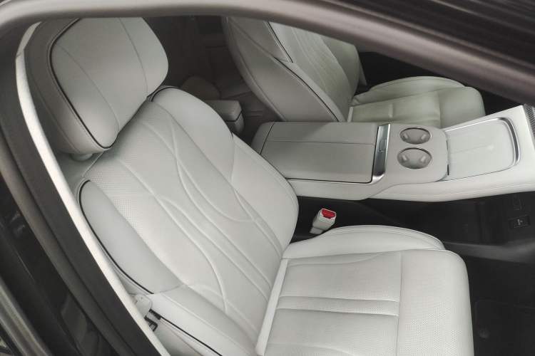 Used XPeng X9 2024 702 Ultra-Long Range Max
