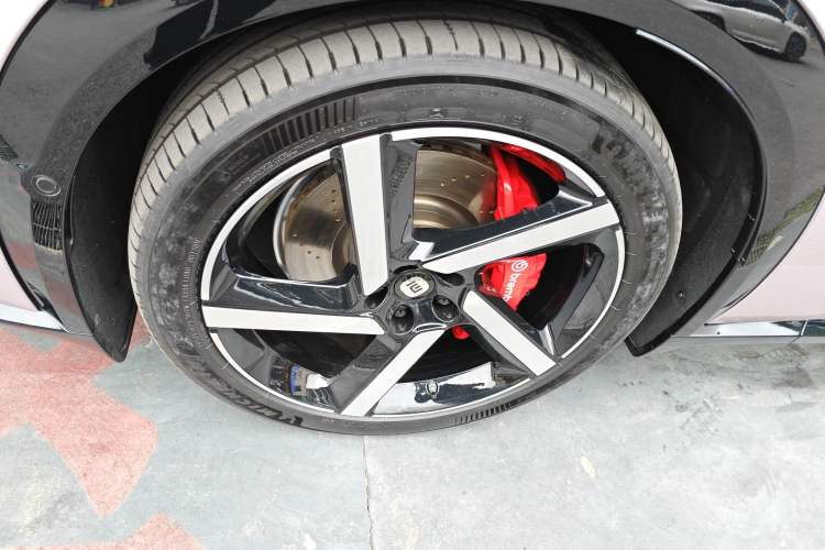 Used  YU7 2025 Ultra-Long Range High-Performance All-Wheel-Drive Max Edition