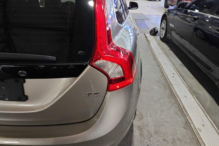 Used Volvo V60 2014 T5 Zhiya Edition