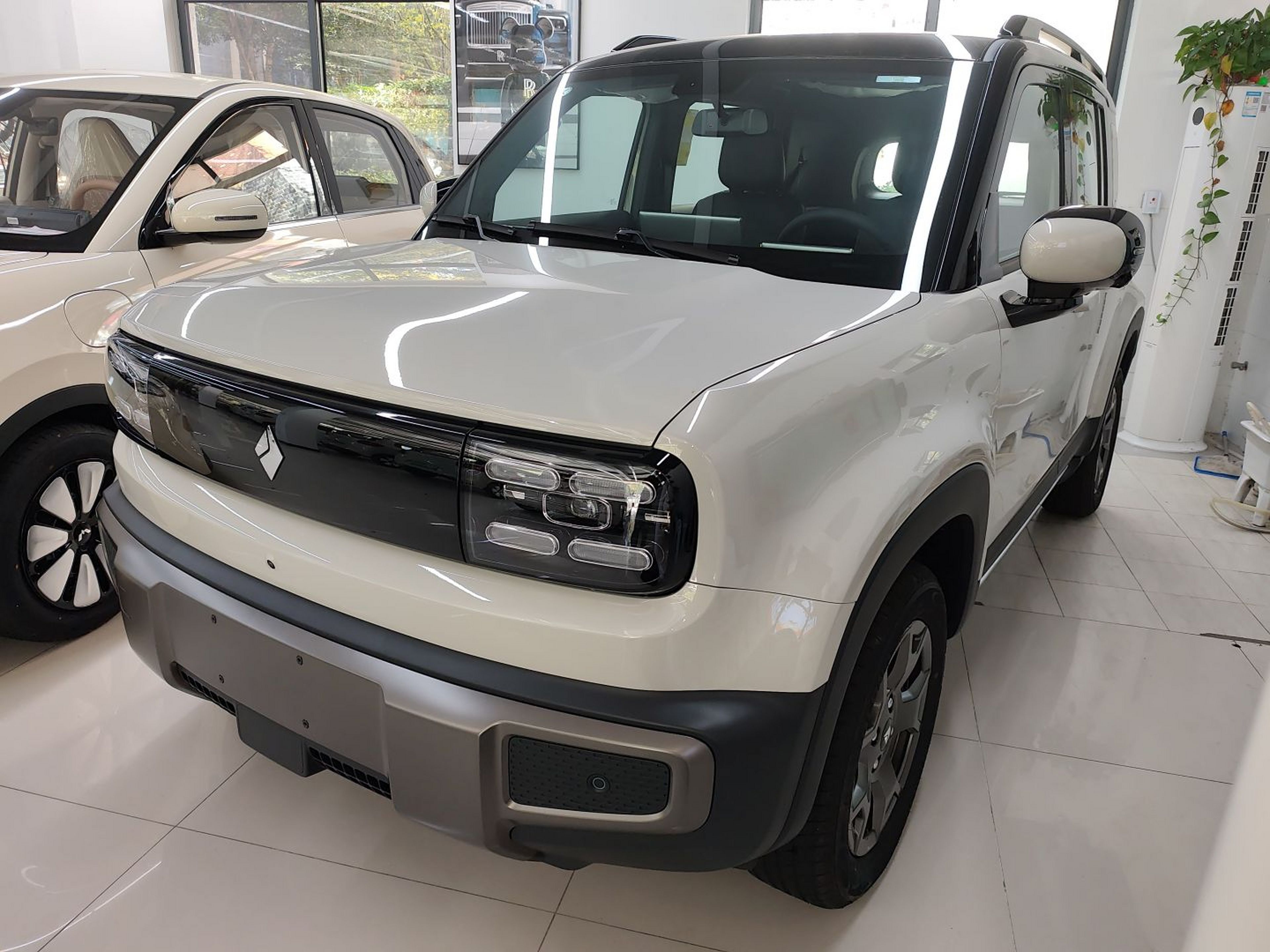 Под передней частью автомобиля