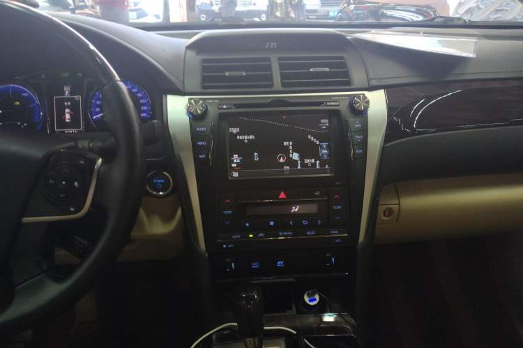 Used Toyota Camry 2015 Dual-Engine 2.5 HG Luxury Navigation Edition
