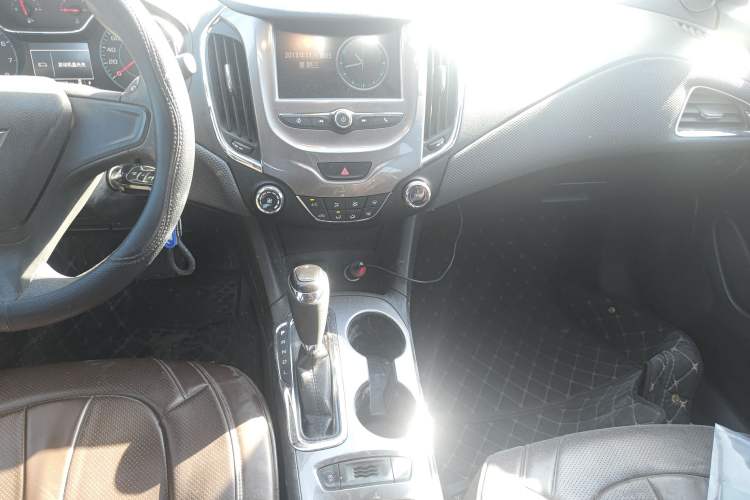 Used Chevrolet Cruze 2017 1.5L Automatic Pioneer Sunroof Edition
