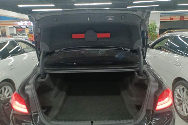 Used BMW 5 Series 2019 Facelifted 530Li Leading Edition M Sport Package