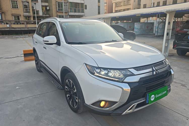 Used Mitsubishi Outlander 2019 2.4L 4x4 Zhi Xiang Edition 5 Seats China VI Standard