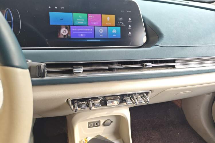 Used ORA Good Cat 2022 400km Standard Range Luxury Version Lithium Iron Phosphate