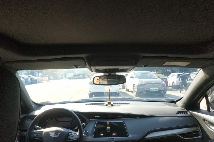 Used Cadillac XT4 2018 28T Two-Wheel Drive Leading Version
