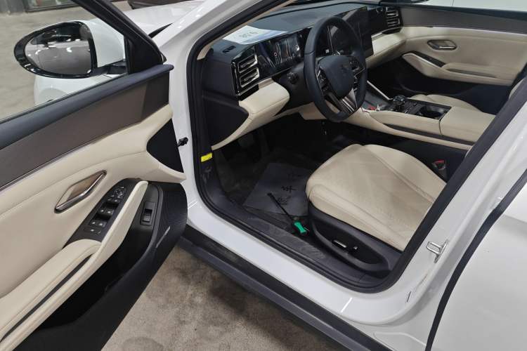 Used BYD Qin L 2024 DM-i 120KM Excellence Model
