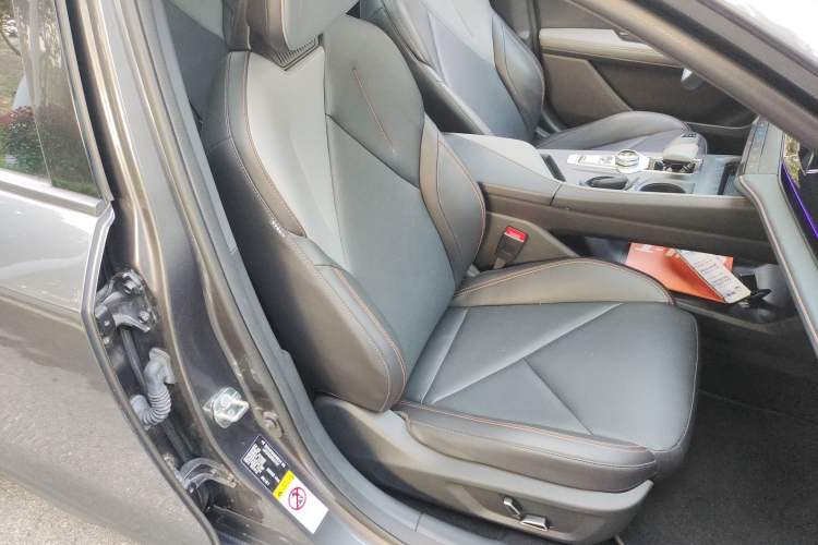 Used Changan UNI-V 2022 1.5T Prestige Version
