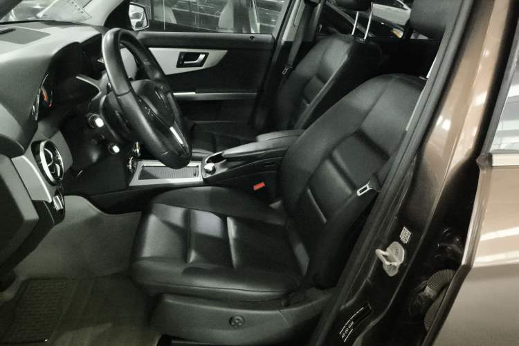 Used Mercedes-Benz GLK-Class 2013 GLK 300 4MATIC Dynamic Sunroof Model