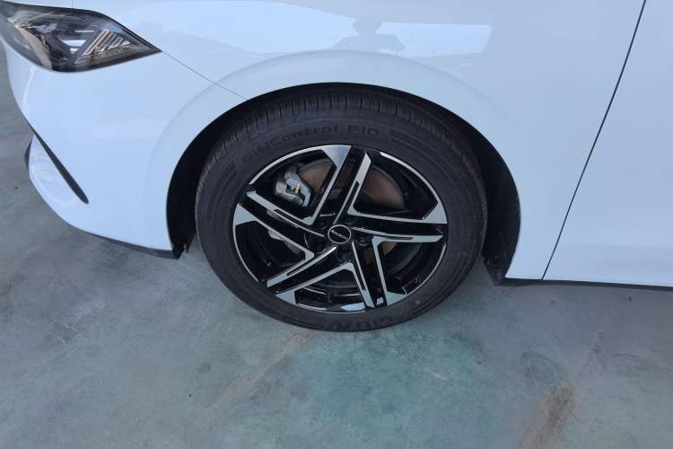 Used Roewe D7 2023 DMH 125km Superior Edition
