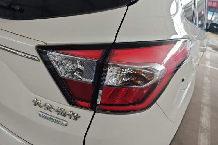 Used Ford Kuga 2018 Facelifted EcoBoost 180 Two-Wheel-Drive Platinum Wing Edition
