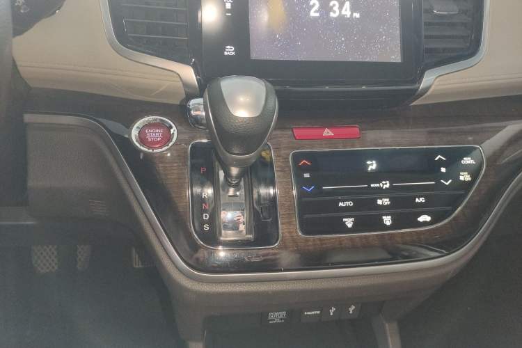 Used Honda Odyssey 2015 Revised 2.4L Luxury Edition
