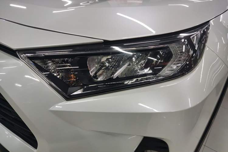 Used Toyota RAV4 2021 Revised Version Dual-Motor Hybrid 2.5L E-CVT Two-Wheel Drive Elite Edition
