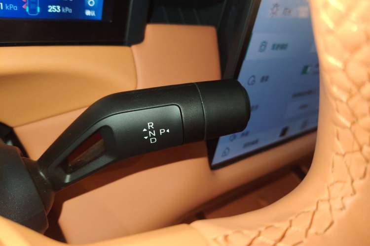 Used Lynk & Co 900 2025 1.5T Ultra
