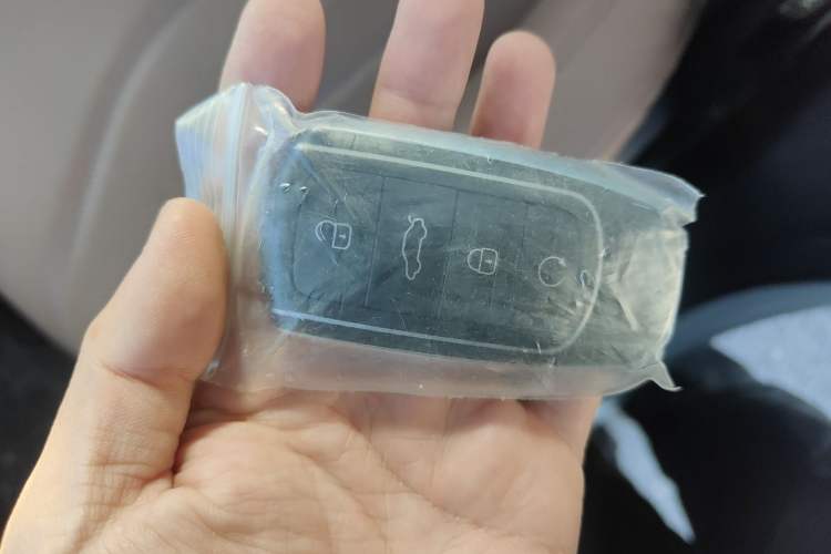 Used Chery Tiggo 8 L 2024 2.0T Two-Wheel Drive Prestige Version 5 Seats
