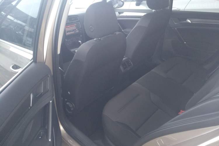 Used Volkswagen Golf 2017 1.6L Automatic Comfort Million-Vehicle Anniversary Edition
