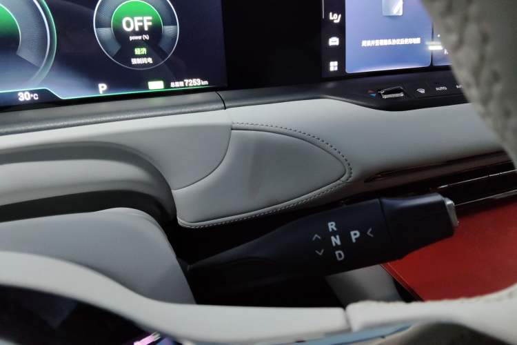 Used VOYAH FREE 2025 318 318 km Rear-Drive Touring Edition
