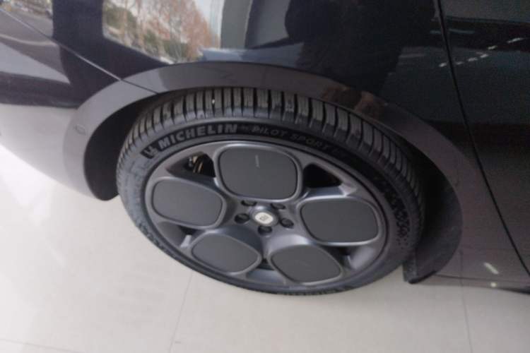 Used  SU7 2024 Rear-Drive Ultra-Long Range Advanced Pro-Level Intelligent Driving Version
