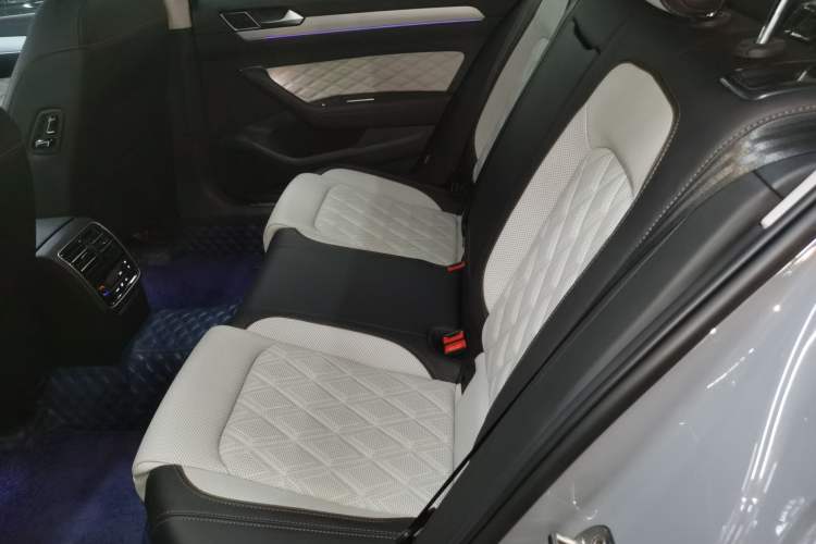 Used Volkswagen Magotan 2023 2 Million Units Commemorative Edition 330TSI DSG Luxury Version
