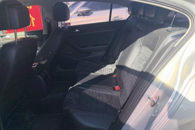 Used Volkswagen Magotan 2017 330TSI DSG Luxury Model
