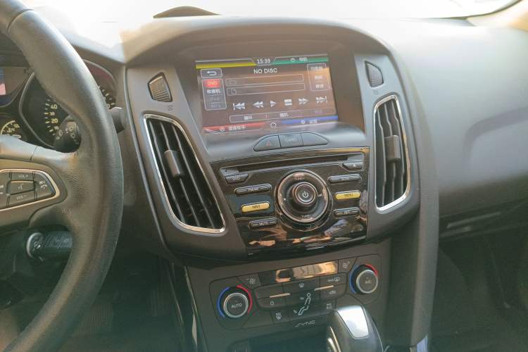 Used Ford Focus 2015 Sedan EcoBoost 125 Automatic Supreme Style Edition