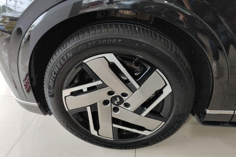 Used ONVO Luxeed L90 2025 Model—Ultra Seven-Seater Version