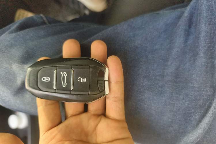 Used  5 2013 1.6T Elegant Edition THP200