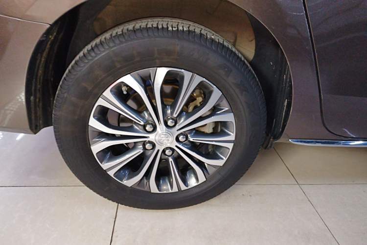 Used Buick GL8 2023 Facelifted Land Cruiser Executive Luxury Version
