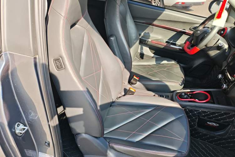 Used Chery Little Ant 2022 Revised Version Sweet Pink Edition Half-Sugar Version Lithium Iron Phosphate 30.7 kWh 30 kW 301 km