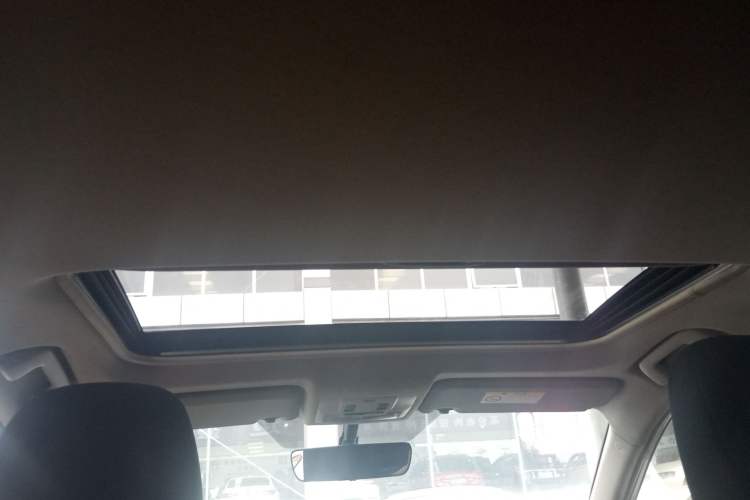 Used Toyota RAV4 2019 2.0L CVT Two-Wheel Drive Fashion X Limited Edition China VI Standard
