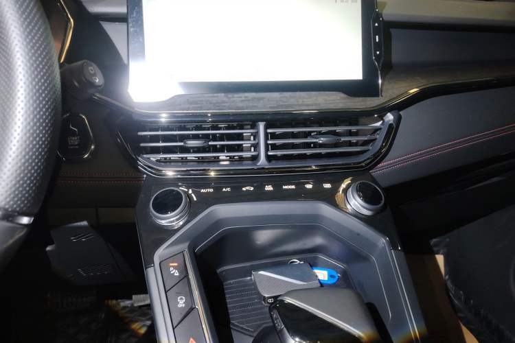 Used Lynk & Co 06 2020 1.5T JinPro model
