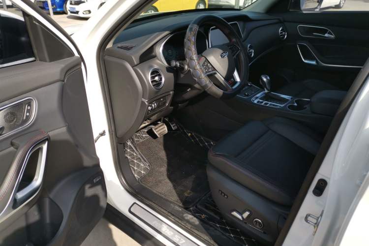 Used  Refine S7 2017 2.0T Automatic Luxury Smart Version
