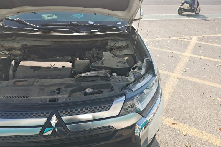 Used Mitsubishi Outlander 2019 2.0L Two-Wheel Drive Comfort Edition 5 Seats China VI Standard
