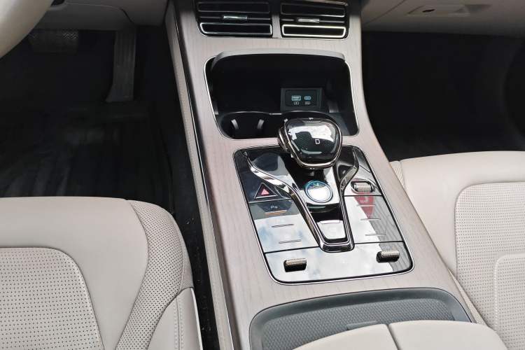 Used BYD Han 2024 EV Glory Edition 610 km All-Wheel Drive "Tian Shen Zhi Jia" Intelligent Driving Model