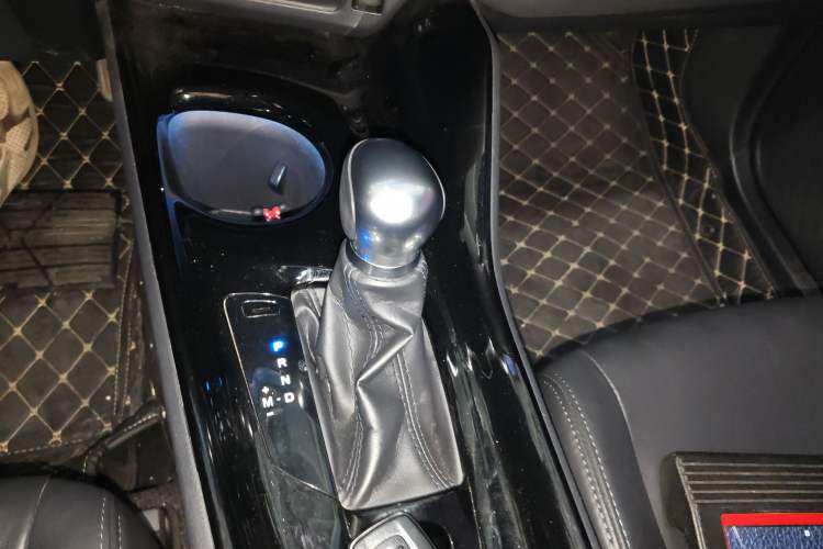 Used Toyota IZOA 2018 2.0L Yixuan Version China V Standard
