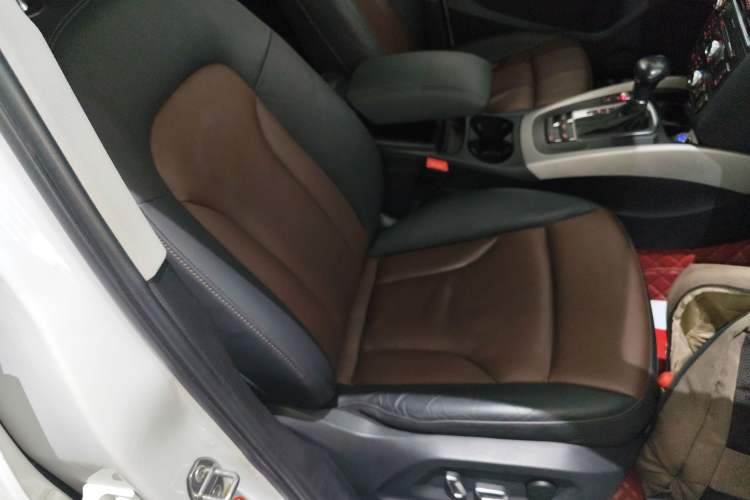 Used Audi Q5 2018 Collector's Edition 40 TFSI Ambition Model
