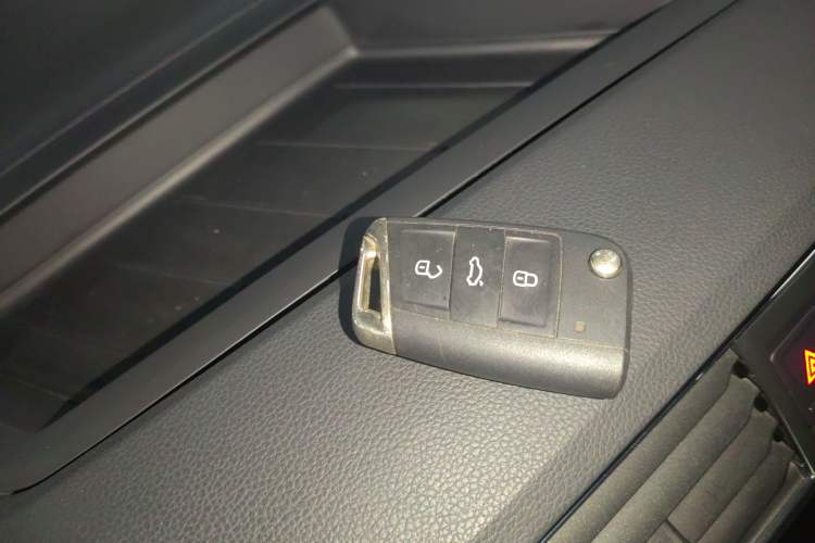 Used Volkswagen Tiguan L 2021 330TSI Automatic Two-Wheel Drive Smart Edition
