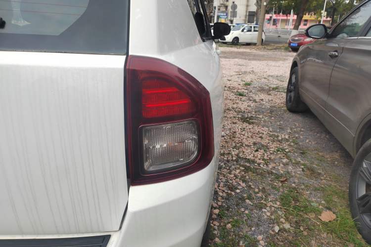 Used Jeep Compass (Import) 2015 2.0L two-wheel drive sport version