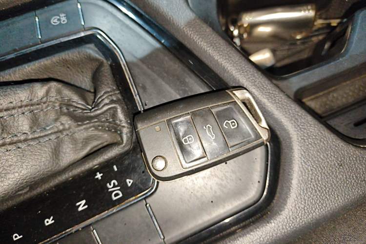 Used Volkswagen Tiguan L 2019 330TSI Automatic Two-Wheel Drive Panoramic Comfort Edition China V Standard
