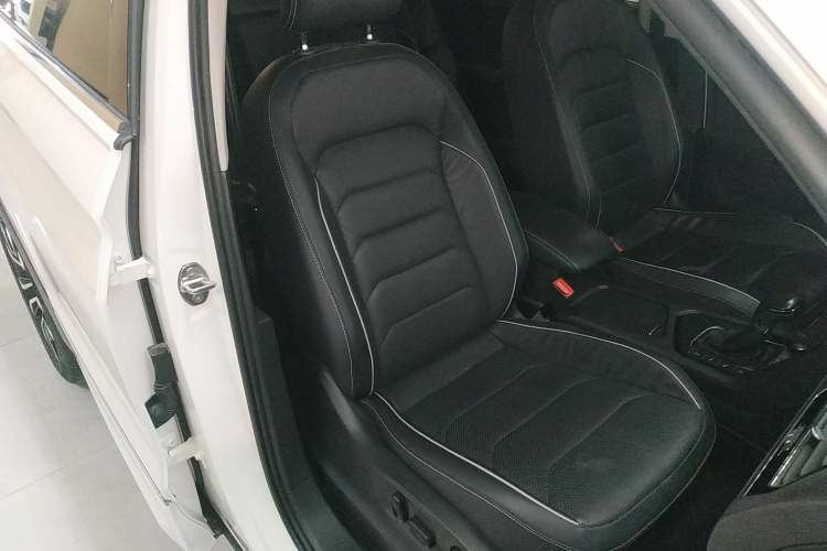 Used Volkswagen Tiguan L 2019 330TSI Automatic Two-Wheel Drive R-Line Flagship Edition China V Standard