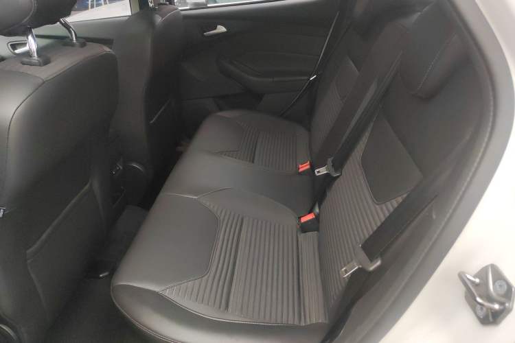 Used Ford Focus 2017 Hatchback 1.6L Automatic Fashion Edition Smart Drive Version
