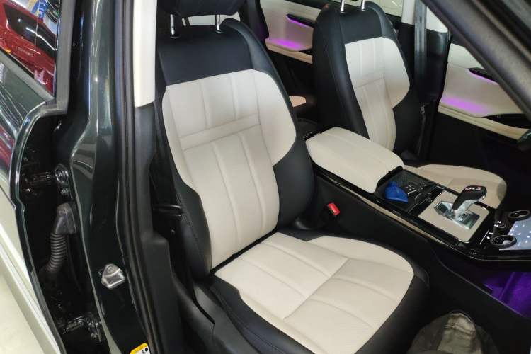 Used Land Rover Range Rover Evoque 2023 Aurora L 249 PS Luxury Edition
