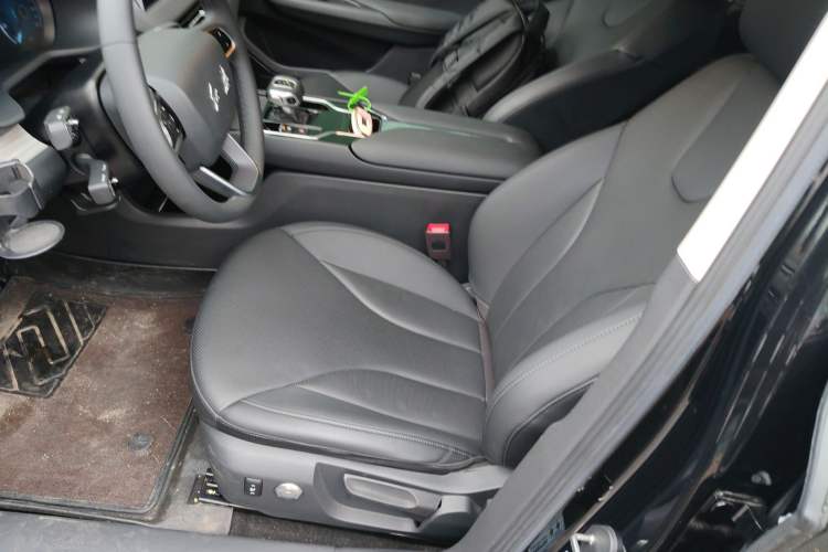 Used Hongqi E-QM5 2024 610 km PLUS
