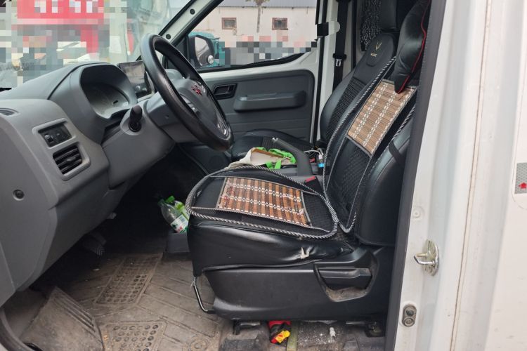 Used Wuling Yangguang 2024 300km Comfort Version with Sealed Windows 60kW
