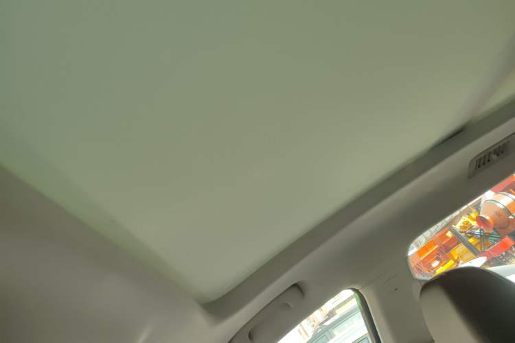 Used Roewe RX8 2019 30T Smart Connectivity Two-Wheel Drive Supreme Flagship Edition
