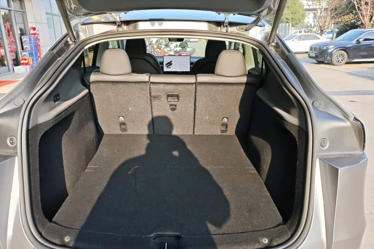 Used Tesla Model Y 2025 Rear-Wheel-Drive Version
