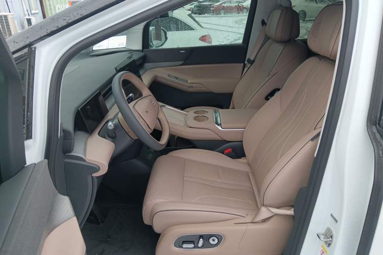 Used XPeng X9 2025 650 Long-Range Max
