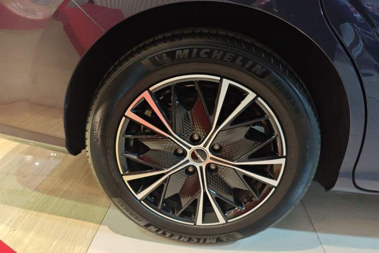 Used Roewe iMAX8 2023 400TGI Comfort Edition
