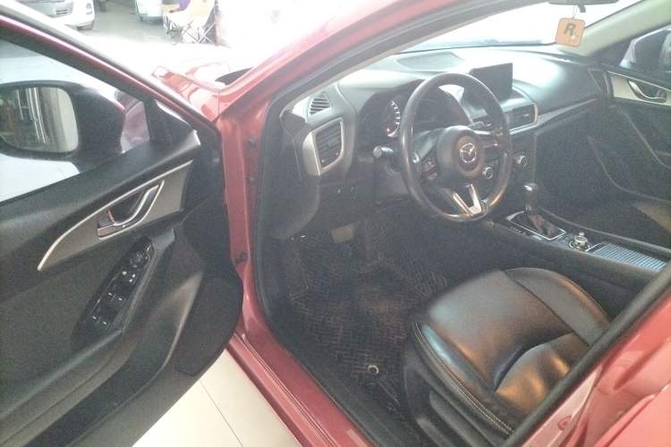 Used Mazda Mazda 3 Axela 2017 Hatchback 2.0L Automatic Luxury Model Emission Standard China V
